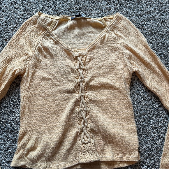 American eagle. Women’s shirt size extra small. - Picture 6 of 7